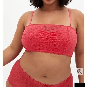 BRIGHT BERRY LACE LIGHTLY PADDED BANDEAU
